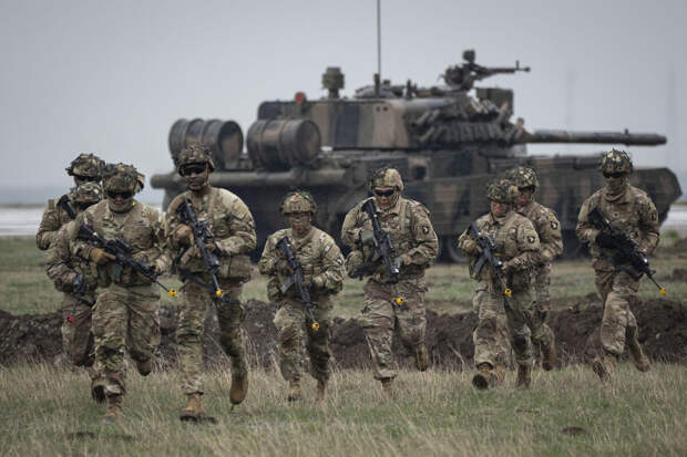 Бывший агент ЦРУ: США надо собрать 700-тысячную армию для интервенции на Украину