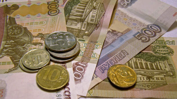 Жительница Новосибирска лишилась 100 тысяч рублей, разом засунув их в банкомат