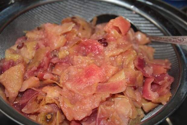 Кожуру и серединки сварить