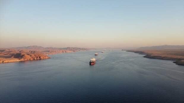 Иран разрешил двум судам из дружественных стран проход через Ормузский пролив