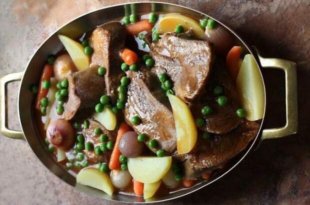 Тушёный язык с картофелем. \ Фото: interest.com. Тушёный язык с картофелем. \ Фото: interest.com.