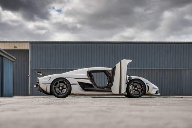 Редкий Koenigsegg Regera 2019 года с крутыми опциями отправляется на аукцион