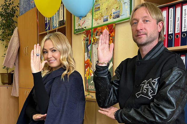 Яна Рудковская, Сергей Лазарев, Алена Долецкая и другие звезды поздравили детей с 1 сентября и вспомнили свои школьные годы