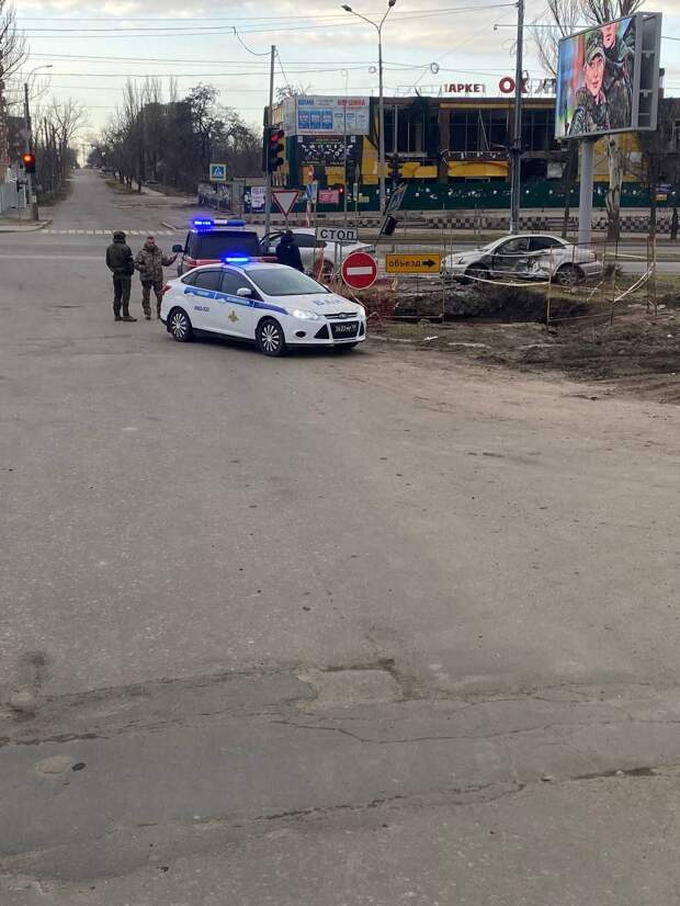 ДТП в Мариуполе на перекрестке Зелинского и Ленина, автомобили пробили