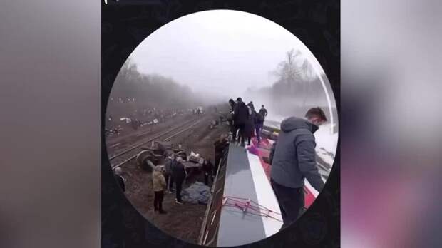 Кадры с места схода поезда в Ульяновской области