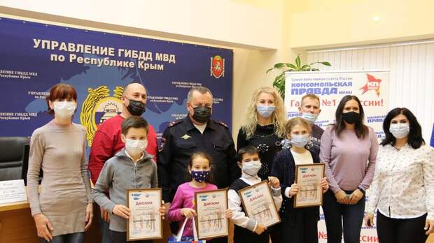 Активистов конкурса «Безопасный Крым» наградили в Управлении ГИБДД