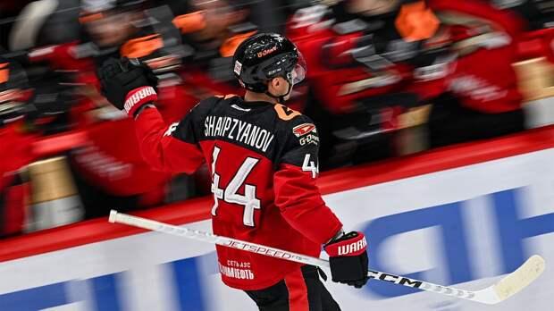 Шарипзянов: «Сколько раз за матч нападающие «Авангарда» приезжают на пятак — это сумасшествие»