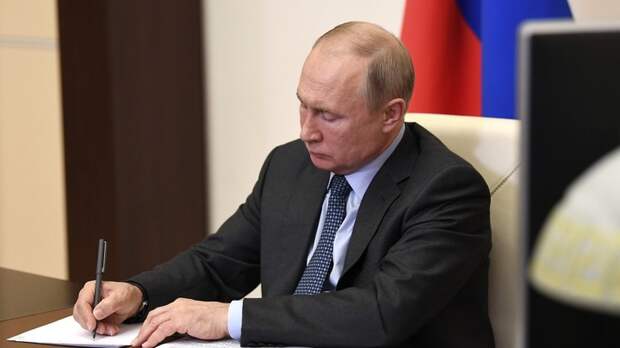 Путин оценил работу Собянина в дни карантина в Москве и отправил в регионы