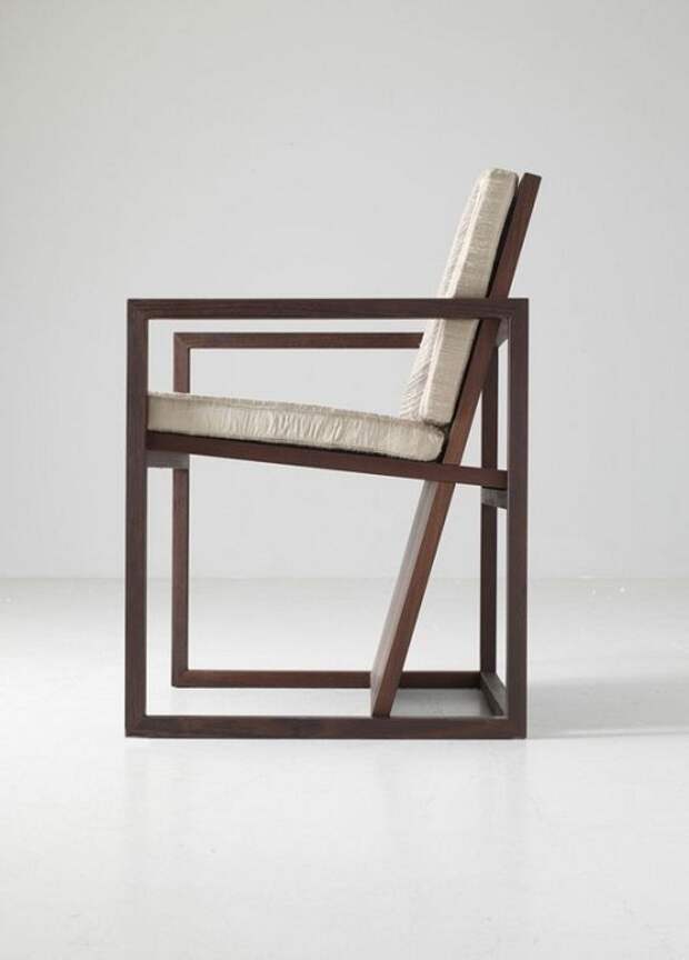 Крутой стул с прямыми линиями, что создаст визуальное необыкновенное пространство.