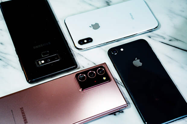 Samsung в рекламе посмеялась над Apple