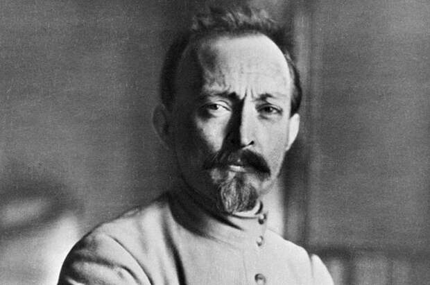 Манипуляции в опросе о памятнике Дзержинскому