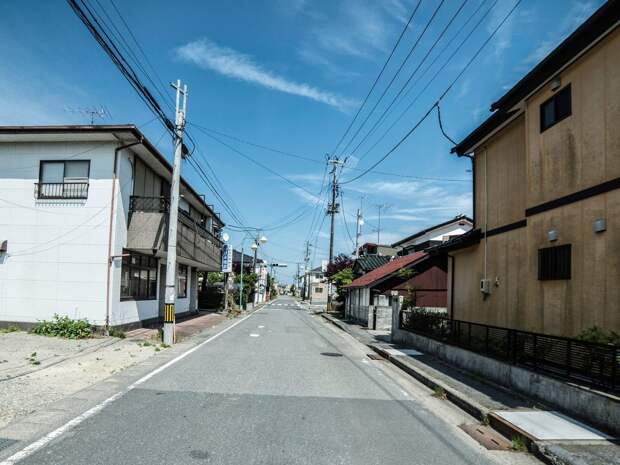 Фотограф забрался в оставленный людьми город рядом с «Фукусимой» авария, аэс, радиация, фотограф, фукусима, япония