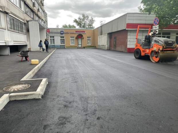 Возле двух домов на Псковской идёт благоустройство
