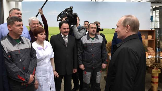 Путин пообещал вывести Россию в лидеры агропромышленного рынка Путин пообещал вывести Россию в лидеры агропромышленного рынка