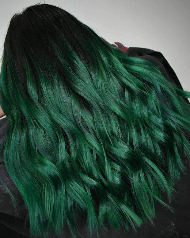 Зеленые волосы 2022 — живой и благородный оттенок (+15 фото)