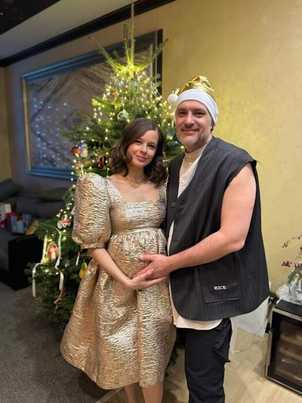 «Самое ценное в моей жизни — семья»: 40-летняя Катерина Шпица рассекретила «беременное» фото с мужем