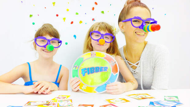 Игры для детей. Играем в Fibber. Наташа, Катя и Лена Капуки. Видео для детей.