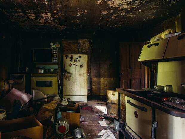 Дом, в котором не жили несколько десятилетий. брошенные авто, фотограф, фотографии