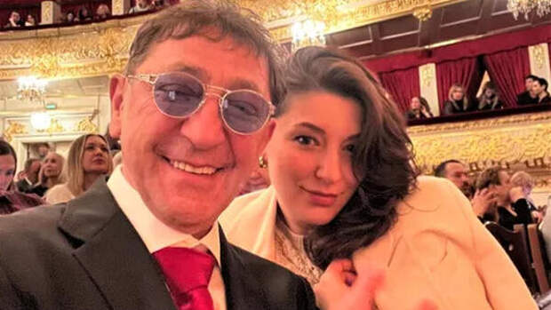 Дочь Лепса перестала прятать подросшего сына — похож на дедушку