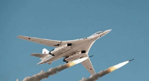 В воздухе сверхзвуковой стратегический ракетоносец-бомбардировщик Ту-160. Фото: Министерство Обороны.
