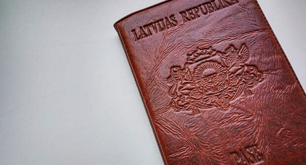 Паспорт гражданина Латвии. Архивное фото