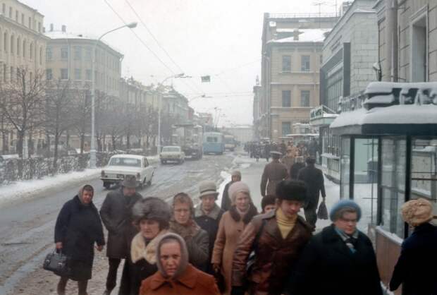 Вперёд в прошлое: 30 знаковых ретро фотографий из жизни советских людей в 1976 году