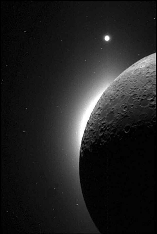 Фото: NASA / Луна и Венера, сфотографированные аппаратом Clementine