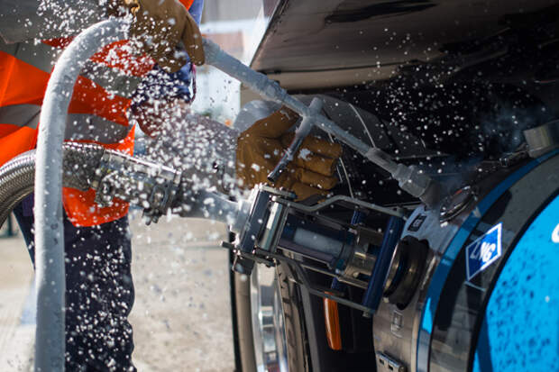 Gazprom_SPG_zapravka