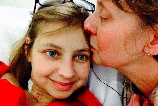 Жизнь 29-летней Кэти Леджер (слева) спасла почка, которую пожертвовал незнакомец