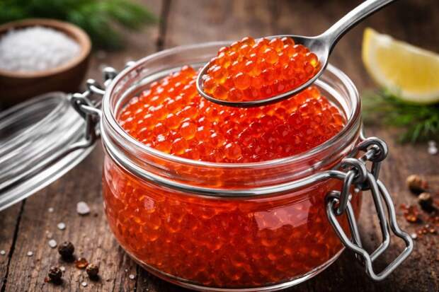 Польза и вред красной икры: стоит ли её есть регулярно