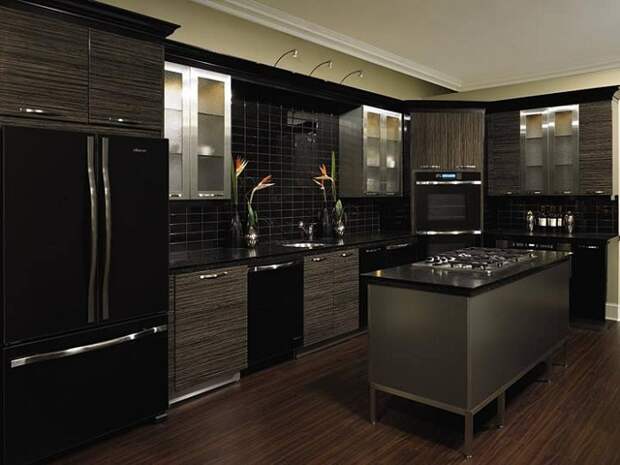Один из самых лучших вариантов оформления кухни в черном цвете, что выглядит изыскано.