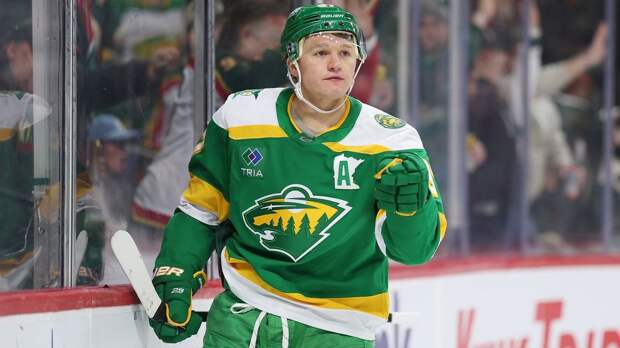 Капризов первым из россиян забил гол и отметился ассистом в плей-офф НХЛ-2026