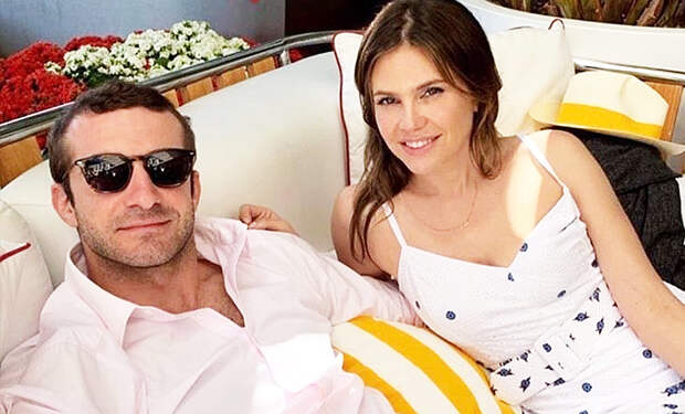 Ставрос Ниархос отметил день рождения вместе с Дашей Жуковой на онлайн-вечеринке