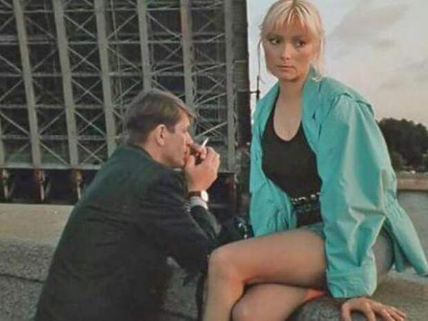 Лариса Белогурова и Александр Абдулов в фильме *Гений*, 1991 | Фото: liveinternet.ru Лариса Белогурова и Александр Абдулов в фильме *Гений*, 1991 | Фото: liveinternet.ru