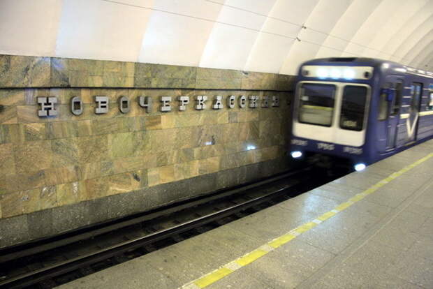 Метро новочеркасская. Станция Новочеркасская Санкт-Петербург. Новочеркасская станция метро Санкт-Петербург. Станция метро Новочеркасская СПБ. Петербургский метрополитен станция Новочеркасская.