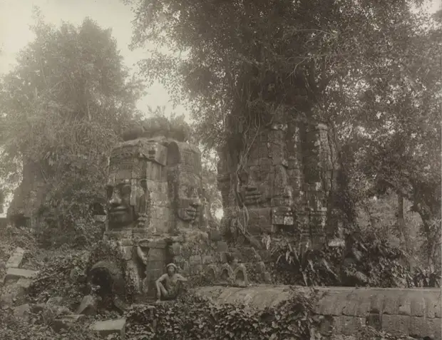 Камбоджа. Храм Байон в Ангкор-Томе - столице кхмерской империи - до реконструкции.