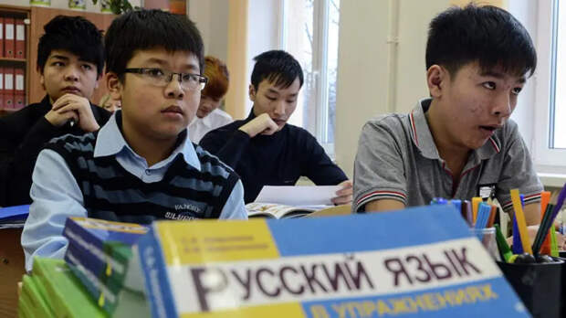 Таджикское Asia-Plus "Где таджикские классы? Русские лишили наших детей образования. В школы взяли только 12%"