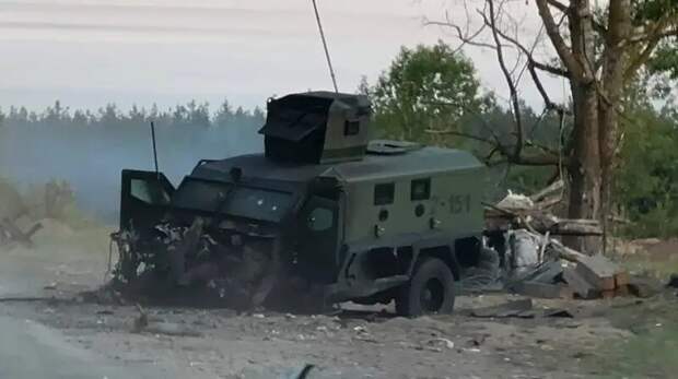 Военная журналистика требует не только высоких профессиональных навыков, но также мужества и готовности к экстремальным условиям работы.-5