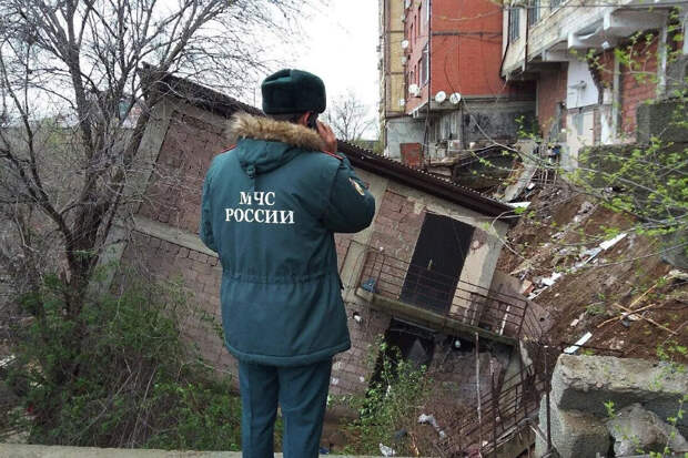 Минстрой: причиной обрушения дома в Махачкале стало нарушение строительных норм