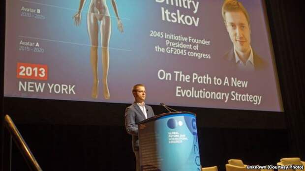 Дмитрий Ицков выступает в Нью-Йорке на конгрессе Global Future 2045