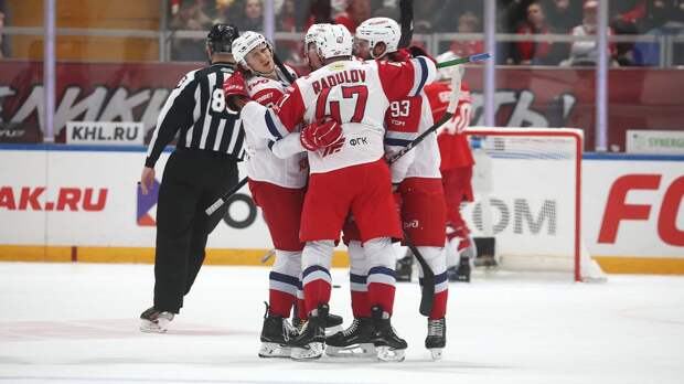 Сучков — об игре с «Локомотивом» в плей-офф КХЛ: «Этот антихоккей… Тяжело нам с этим»