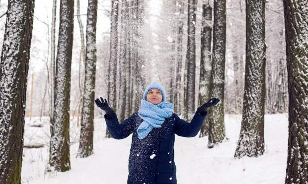 Жизнь по правилу «займись ничем»: нейробиолог объяснил, зачем обниматься с деревьями