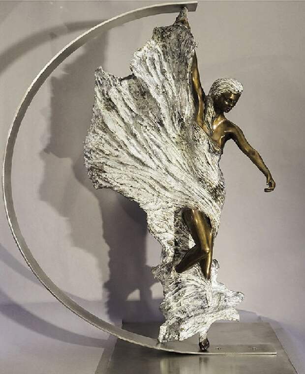 Танцующие бронзовые девушки, созданные женщиной-скульптором из Франции