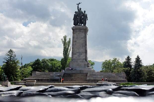 Экс-кандидат в мэры Софии пытался осквернить памятник Советской армии