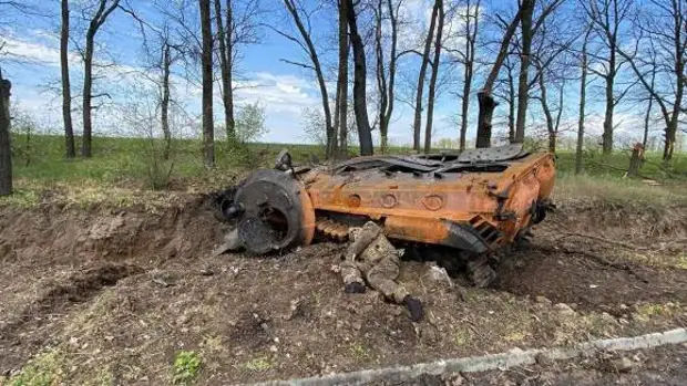 Жуткие кадры: Армия России уничтожила бронетехнику ВСУ (Видео 18+)