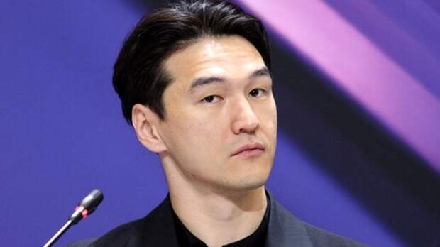 «Ну че, русские». Нурлан Сабуров молчал об СВО, шутил над россиянами и заработал в РФ миллионы — что стало последней каплей?