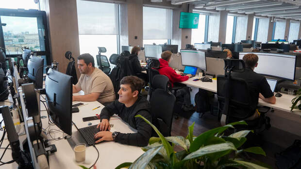 Опрос: 43% россиян в возрасте 25-35 лет активно меняют профессию