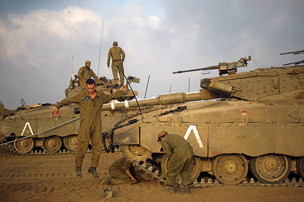 Израильские солдаты недалеко от границы с Сирией