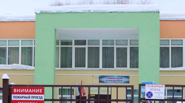 В сахалинском селе обрушилась часть стены школы-детсада