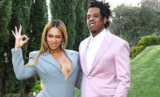 Бейонсе и Джей Зи объяснили, почему не встали во время гимна США на "Суперкубке"